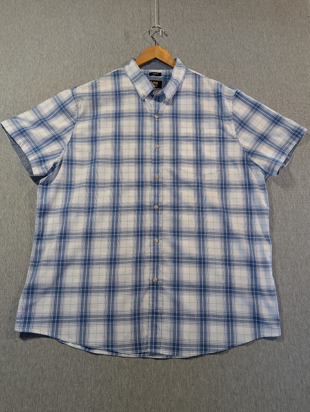 Lee Men’s Blue and White Plaid Short Sleeve Button-Down Shirt